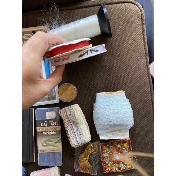 Lot of 36 New/Vtg Sewing Notions, Supplies, Buckles,Buttons Tape, Clasps, Ribbon - Picture 4 of 12
